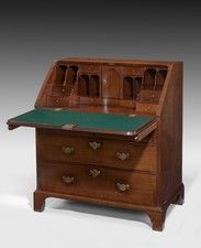 A charming and rare early Georgian mahogany bureau. A charming and rare early Georgian mahogany bureau.